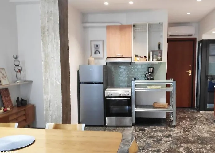 Spacious 3bd Flat Next To The Center