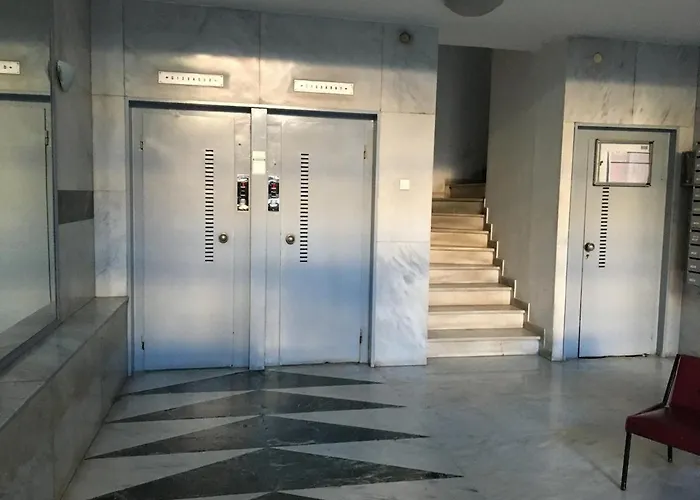 Spacious 3bd Flat Next To The Center