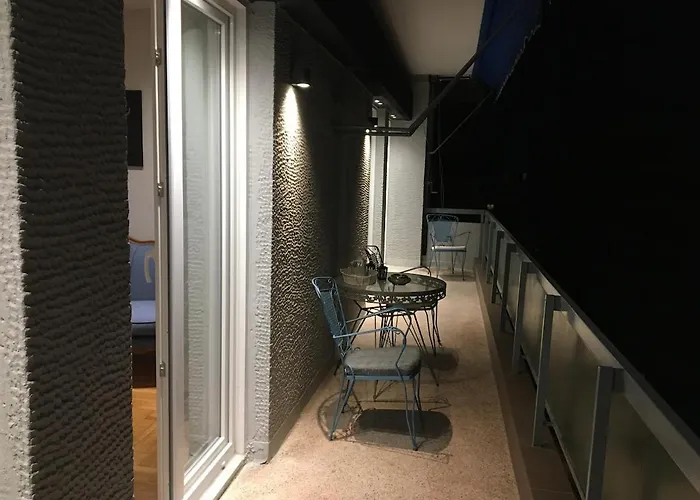 Spacious 3bd Flat Next To The Center