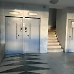 Spacious 3bd Flat Next To The Center