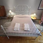 Spacious 3bd Flat Next To The Center Lägenhet