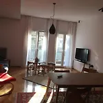 Spacious 3bd Flat Next To The Center Lägenhet