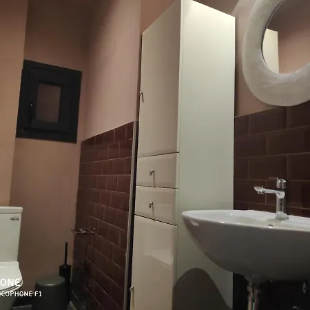 Spacious 3bd Flat Next To The Center