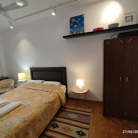Spacious 3bd Flat Next To The Center