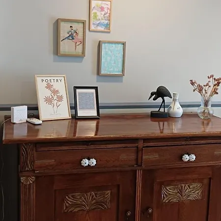 Spacious 3bd Flat Next To The Center