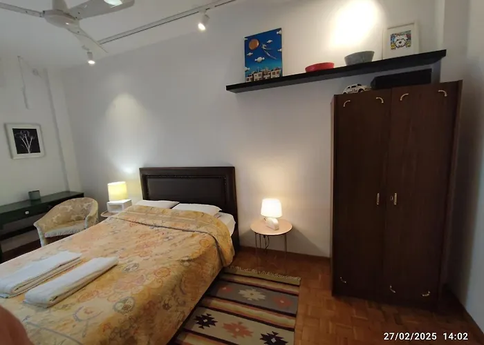 Spacious 3bd Flat Next To The Center