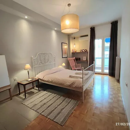 Spacious 3bd Flat Next To The Center