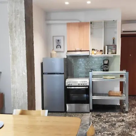 Spacious 3bd Flat Next To The Center