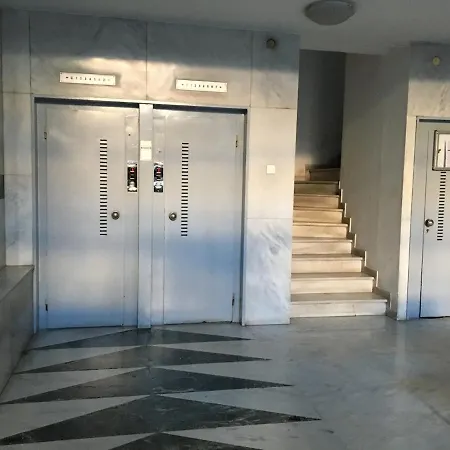 Spacious 3bd Flat Next To The Center