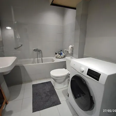 Apartment Spacious 3bd Flat Next To The Center