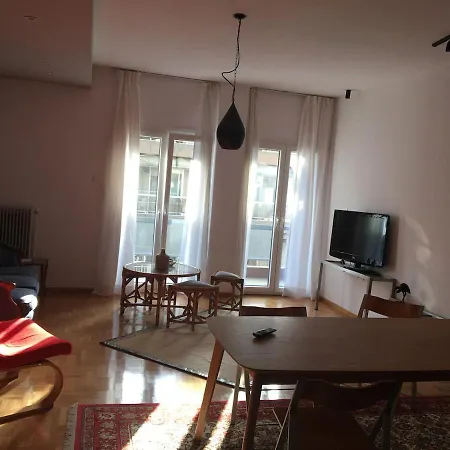 Spacious 3bd Flat Next To The Center Апартаменты